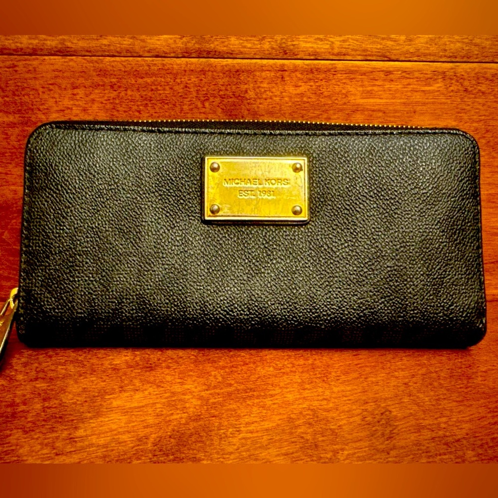 Michael Kors Jet Set Continental Wallet Leather Black Monogram Zip Around Plate